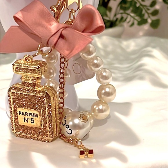 NWT Gold -tone⭐️ stunning Key chain - Picture 1 of 3